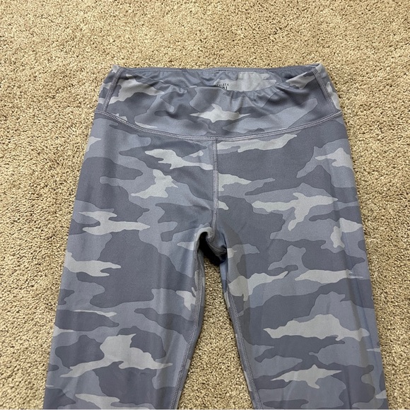 Girls Athleta Printed Chit Chat Capri Leggings Size Large (12) - Picture 7 of 10